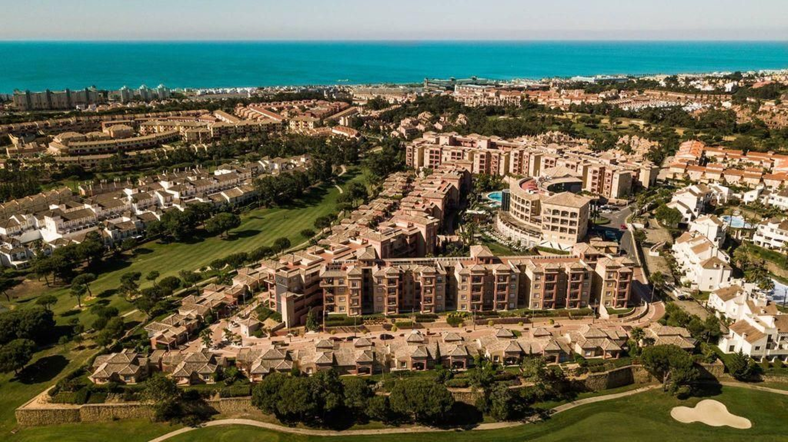 ¿Te gustaría vivir en un lujoso hotel y disfrutar de todos sus servicios? En esta playa de Huelva es posible ¿Te gustaría vivir en un lujoso hotel y disfrutar de todos sus servicios? En esta playa de Huelva es posible