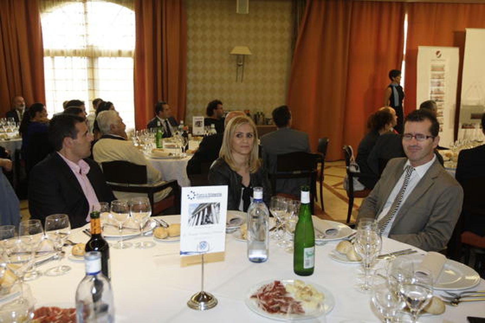 Francis Miras, gerente de UTE-CDS Almadrabillas, junto a Emilia Álvarez, de la consultora Contraportada. 

Foto: Fran Leonardo