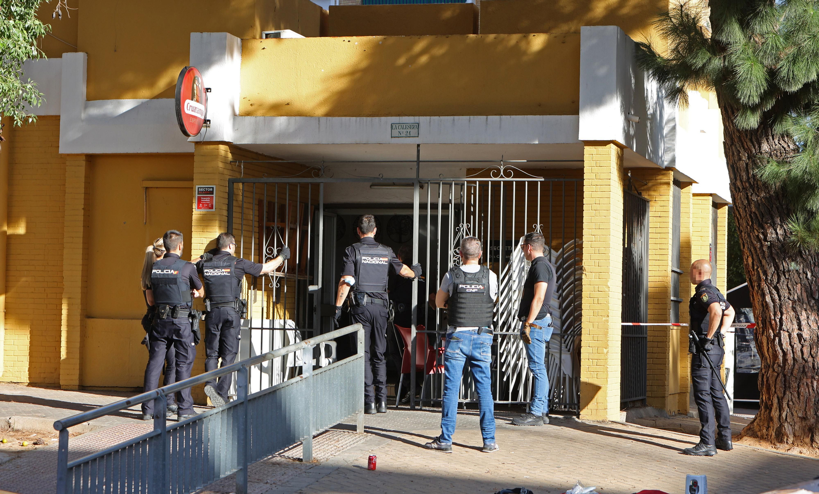 Crónica de la detención de un atrincherado con cuchillo en La Calesera