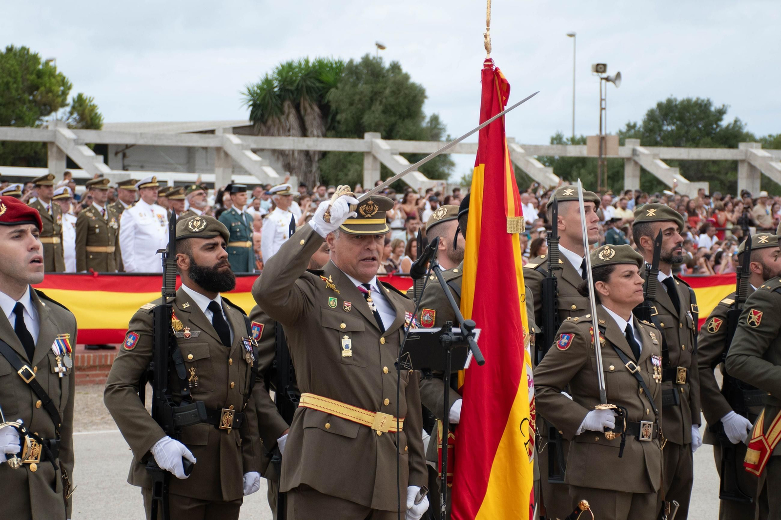 Imágenes de la jura de bandera del primer ciclo de 2025 en el Centro de Formación de Tropa 2 de San Fernando