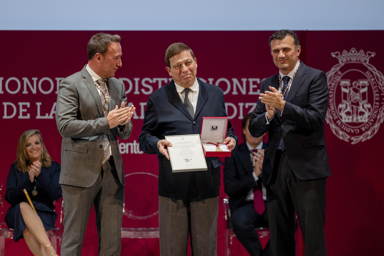 Las imágenes del acto de entrega de los títulos de hijos predilectos y adoptivos y de las medallas de oro de la ciudad.