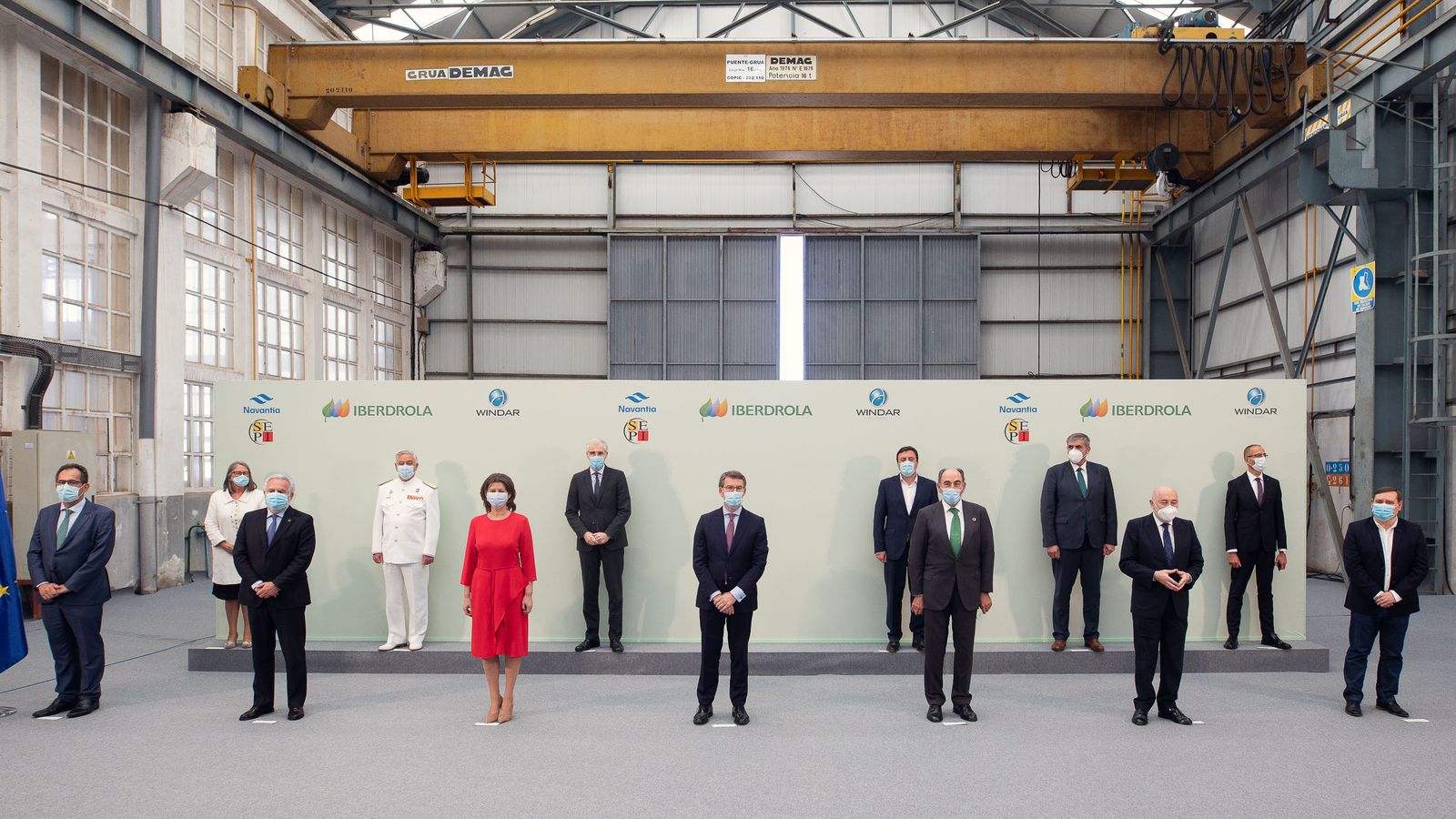 Acto celebrado en el astillero de Fene con motivo de la firma del contrato de Saint Breuc