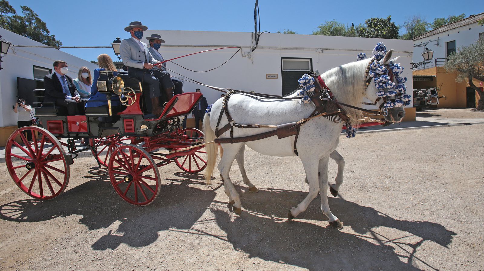 El ministro de agricultura Luis Planas visita Jerez y la yeguada del Hierro del Bocado