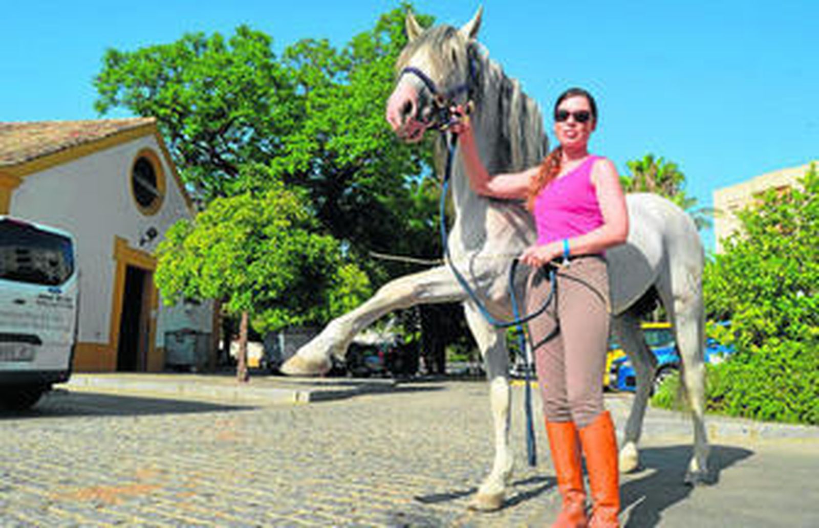 La amazona Marion Dragtstra con el caballo 'Gitano LXX', ayer, en la Real Escuela.