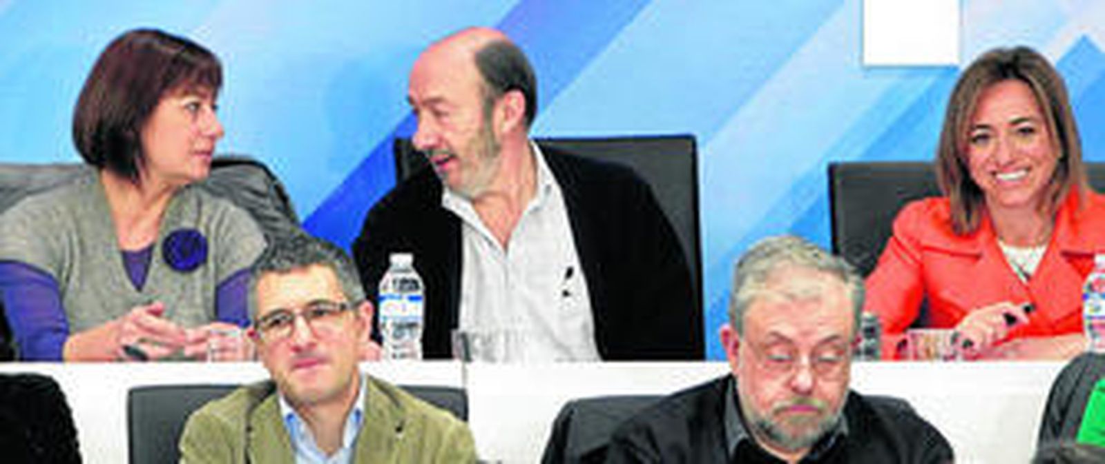 Carme Chacón y Alfredo Pérez Rubalcaba, en la ejecutiva federal del partido celebrada este mes.