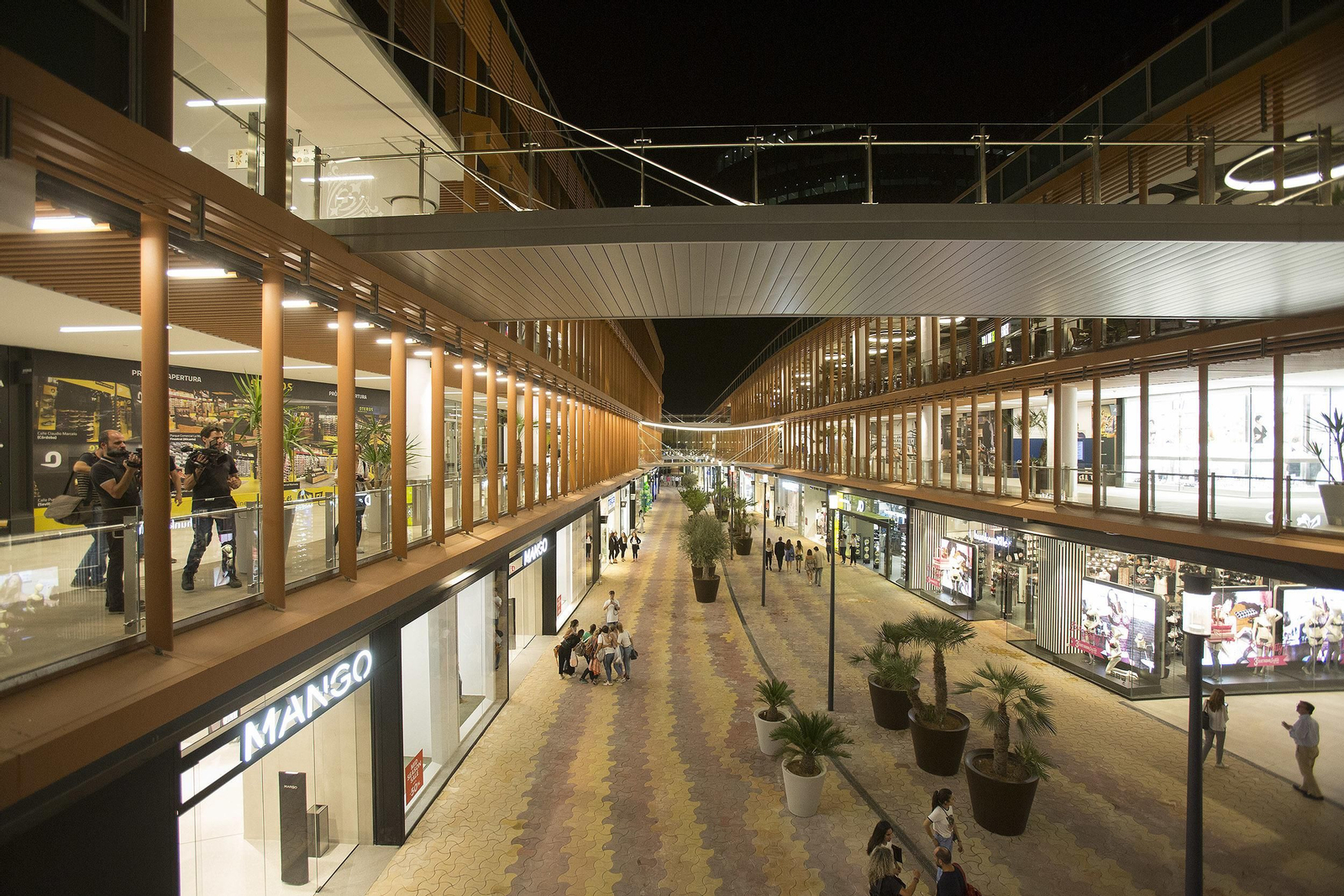 La inauguración del centro comercial Torre Sevilla, en imágenes