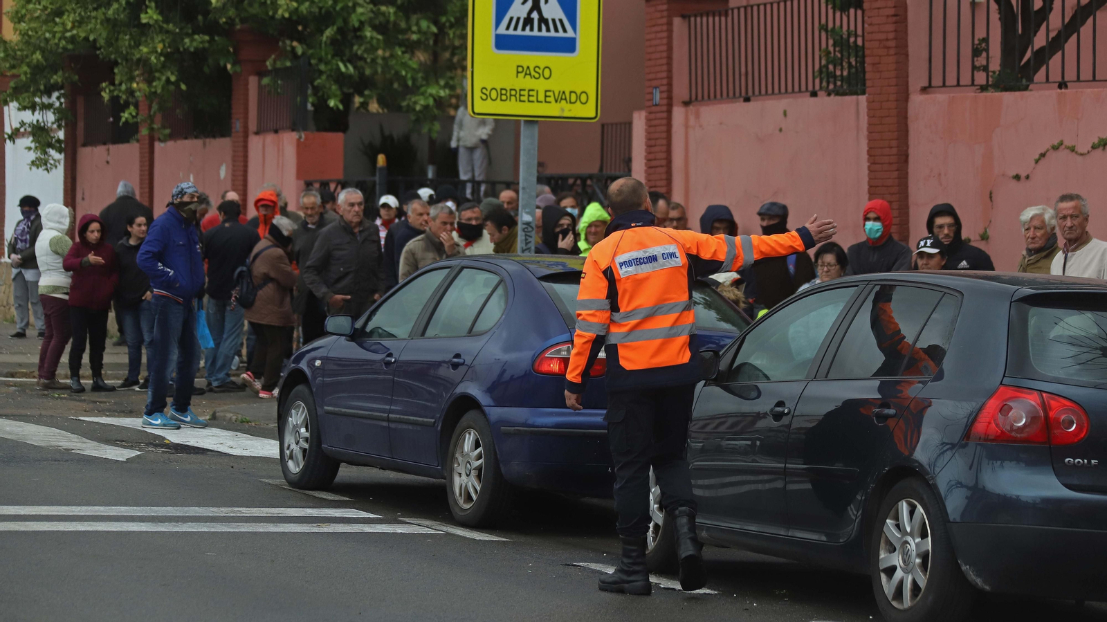 Fotos del operativo extraordinario de reparto de alimentos en el Comedor del Carmen