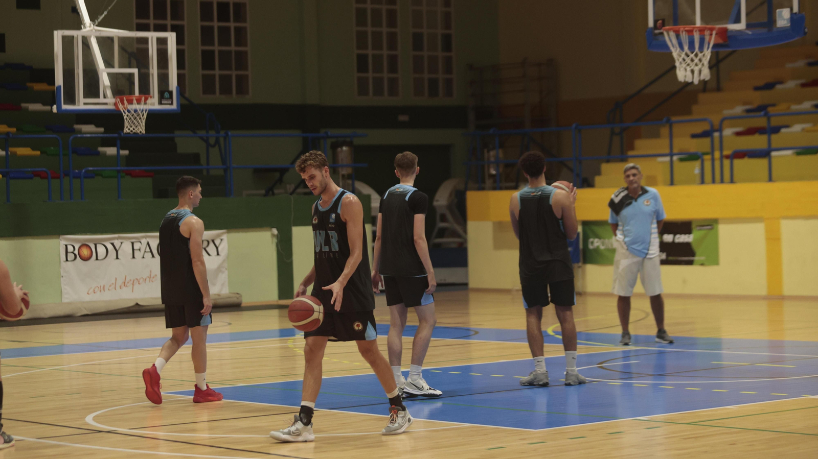 Las fotos del entrenamiento del ULB en el pabellón de la Línea