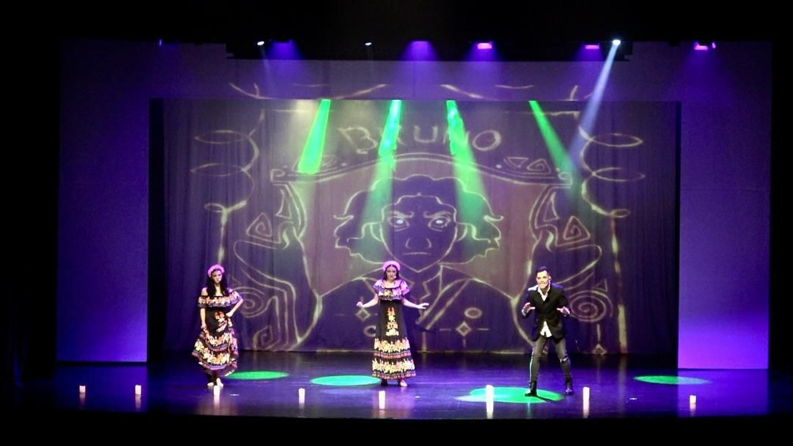 Representación de 'Un siglo de mágia'.