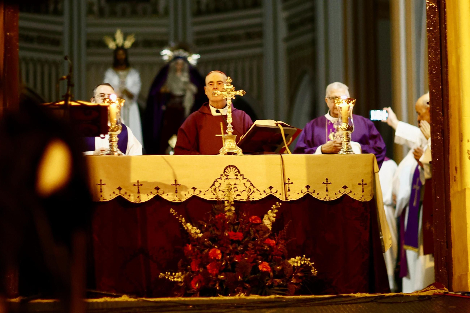 La Misa del Alba al Cautivo en la Trinidad en Málaga, en imágenes