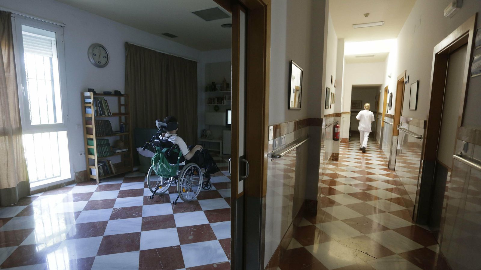 Acogidos y trabajadores conviven diariamente en Regina Mundi.