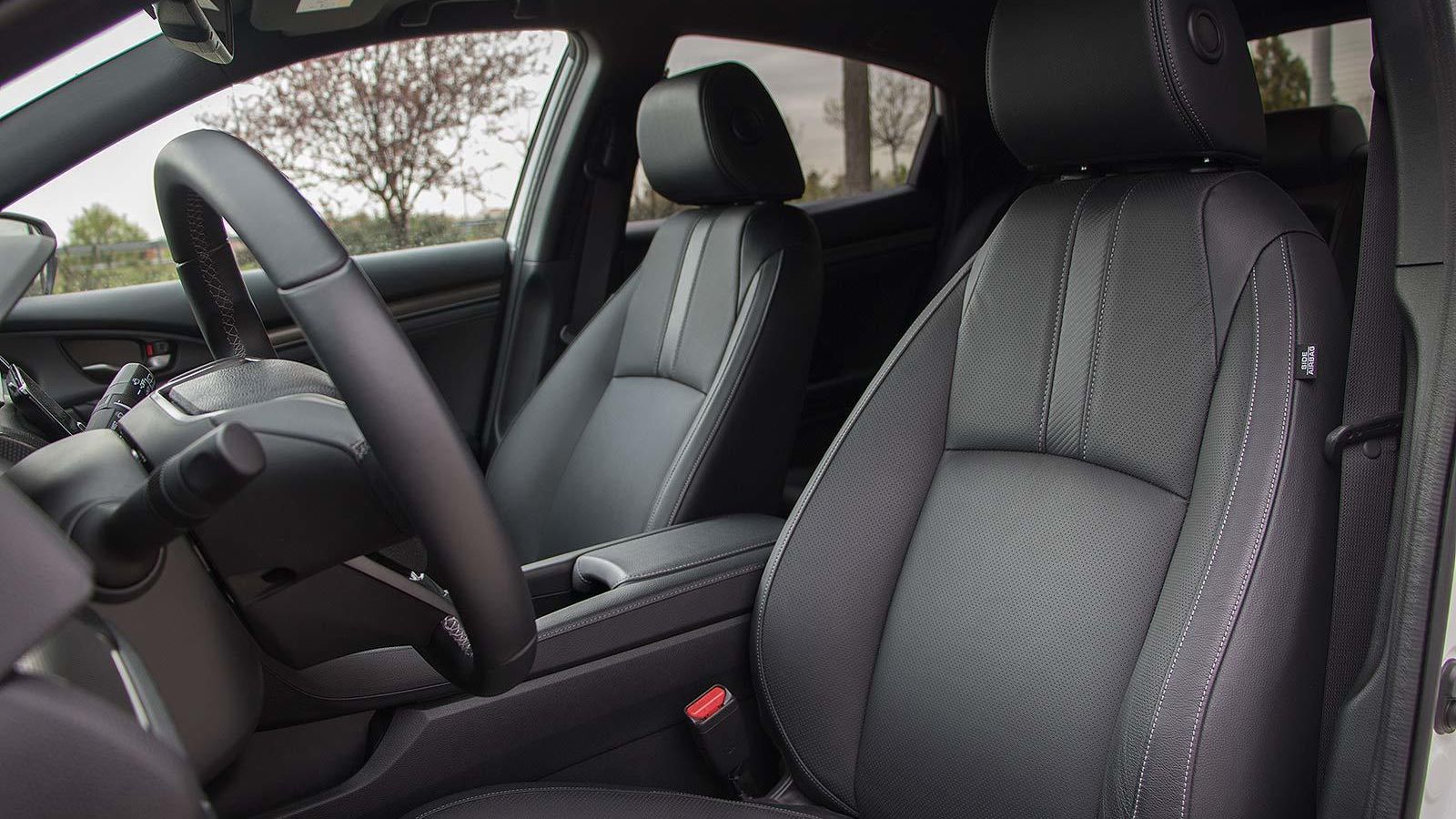 Los asientos son muy cómodos, de cuero y calefactables con el acabado ‘Executive’.