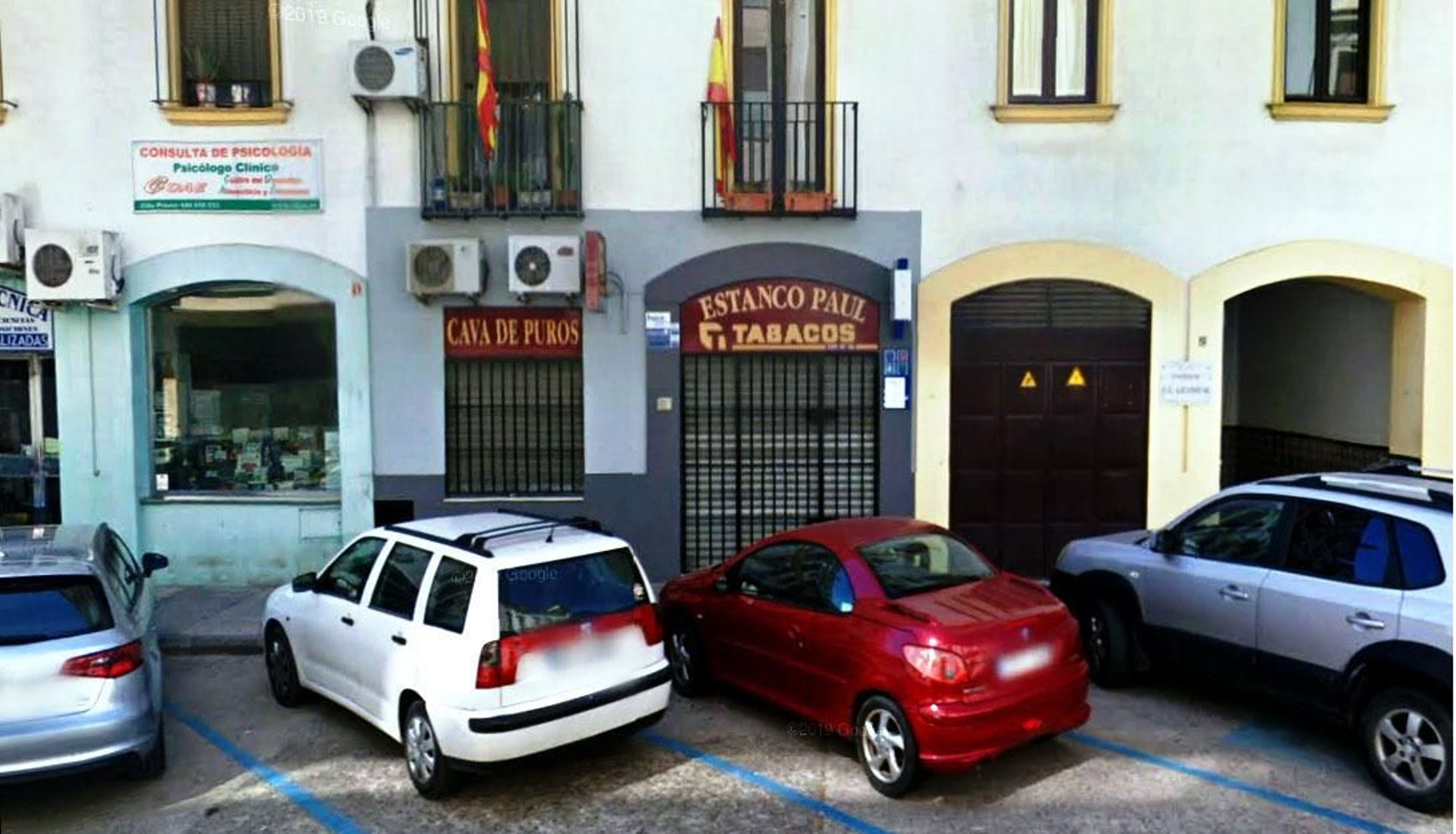 Estanco Paúl, situado en la calle Paúl número 2