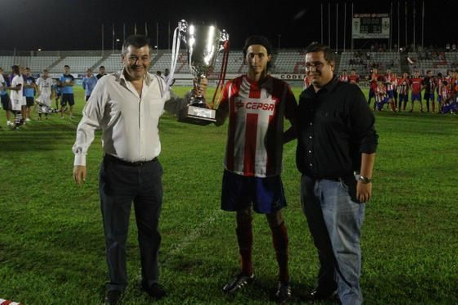 El Algeciras se hace con el trofeo Virgen de La Palma tras superar a la Balona en la tanda de penaltis./Fotos: Paco Guerrero

Foto: Paco Guerrero