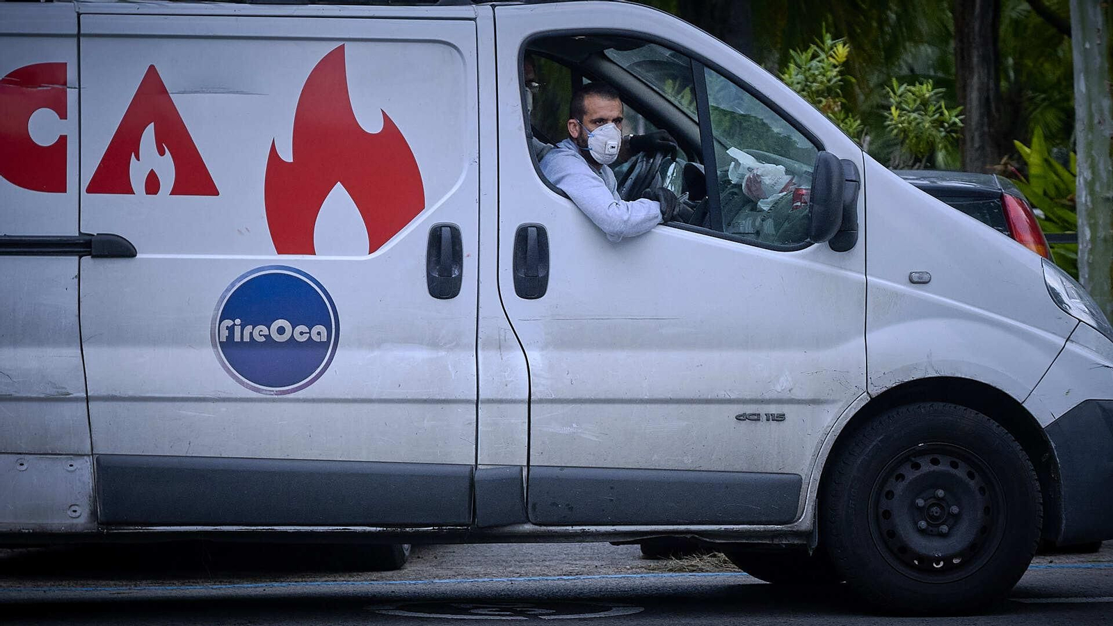 Un trabajador en su furgoneta