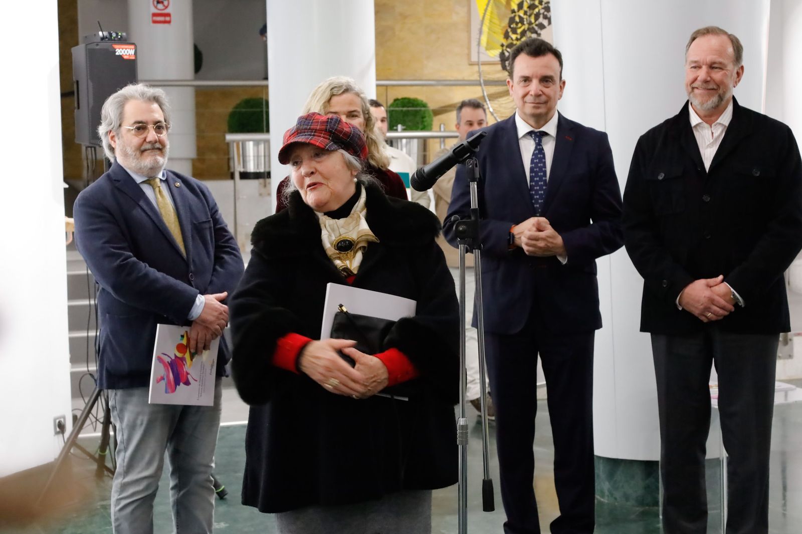 La esposa de Alfonso Aramburu agradeciendo que el Certamen lleve el nombre del artista onubense.
