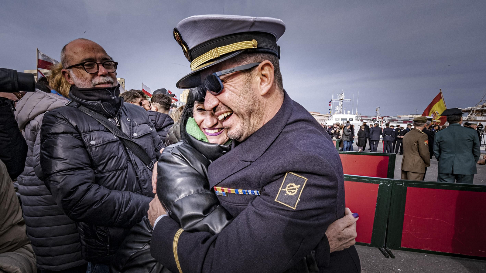 Salida del buque escuela J. S. de Elcano de los muelles de Cádiz para emprender su XCVI Crucero de Instrucción