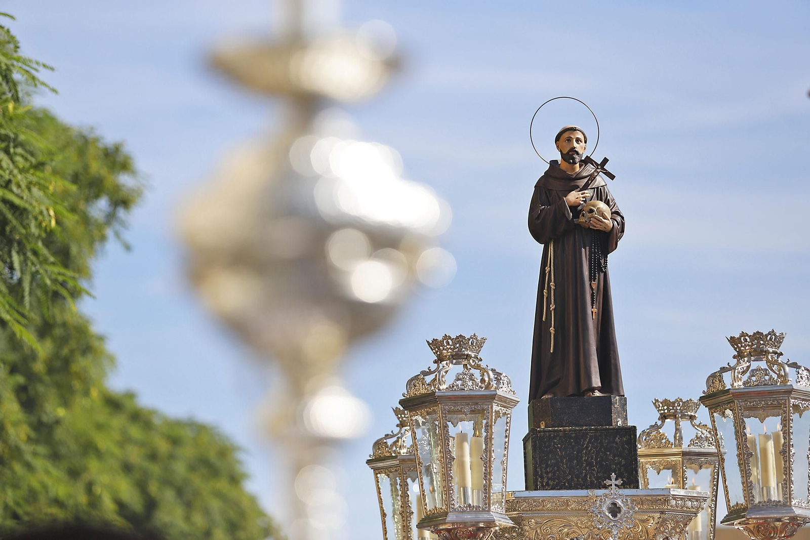 Imágenes de la procesión de San Francisco de Asís por las calles de Pérez Cubillas