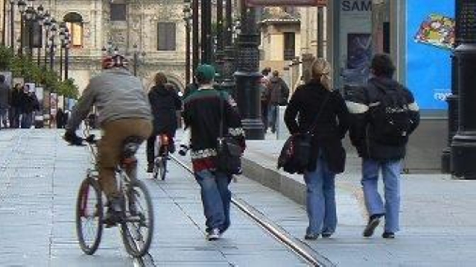 La nueva ordenanza de circulación dará prioridad a los peatones sobre los ciclistas