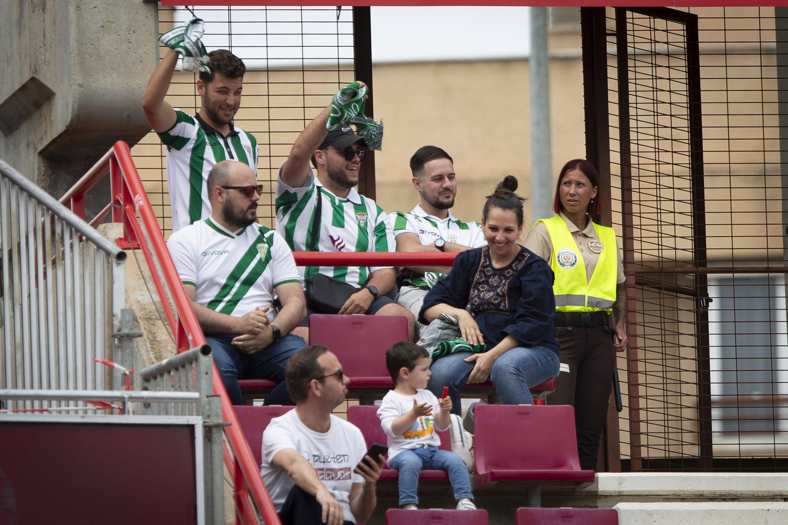 Las mejores fotos del ambiente en el Recreativo Granada - Córdoba CF