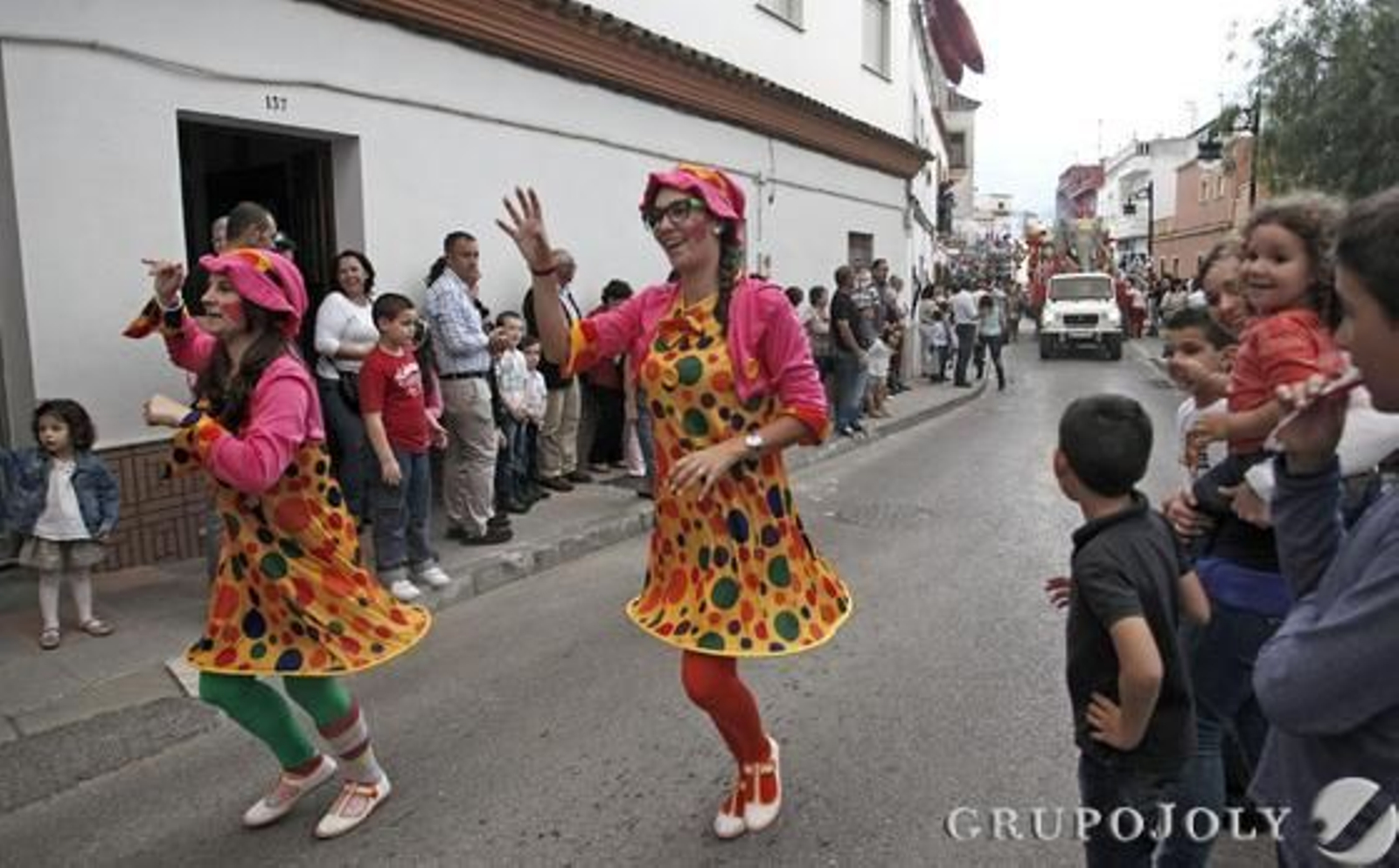 La ubicación de la portada en la avenida Tercer Centenario modifica el recorrido de las seis carrozas.

Foto: Erasmo Fenoy