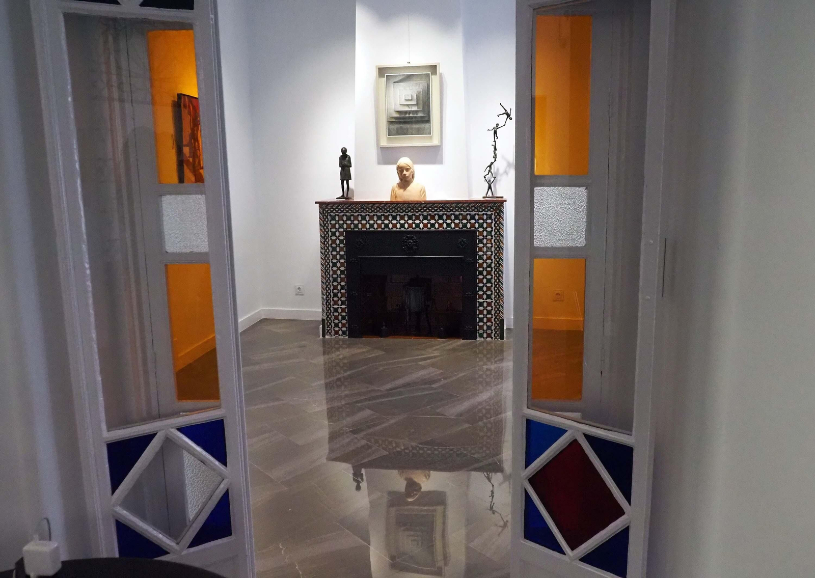 Enrique Romero Santana regresa a Lepe y pone en marcha la primera galería de arte de la ciudad.