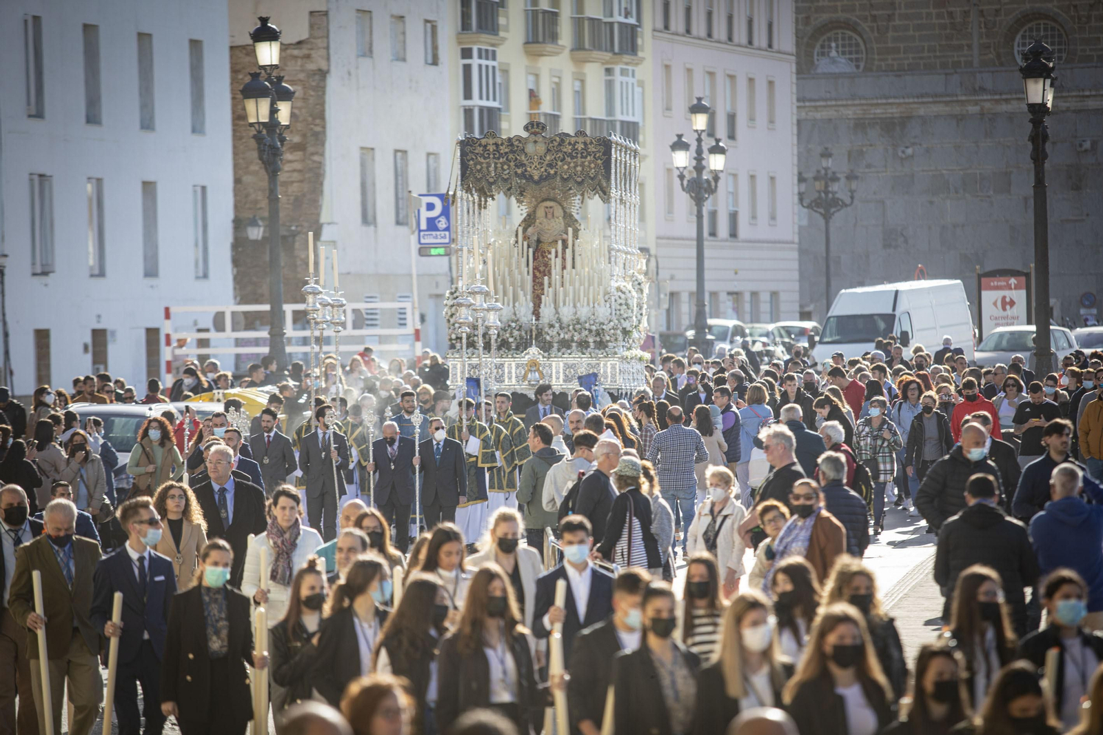 Imágenes del regreso de La Palma a su templo en la Semana Santa de Cádiz 2022