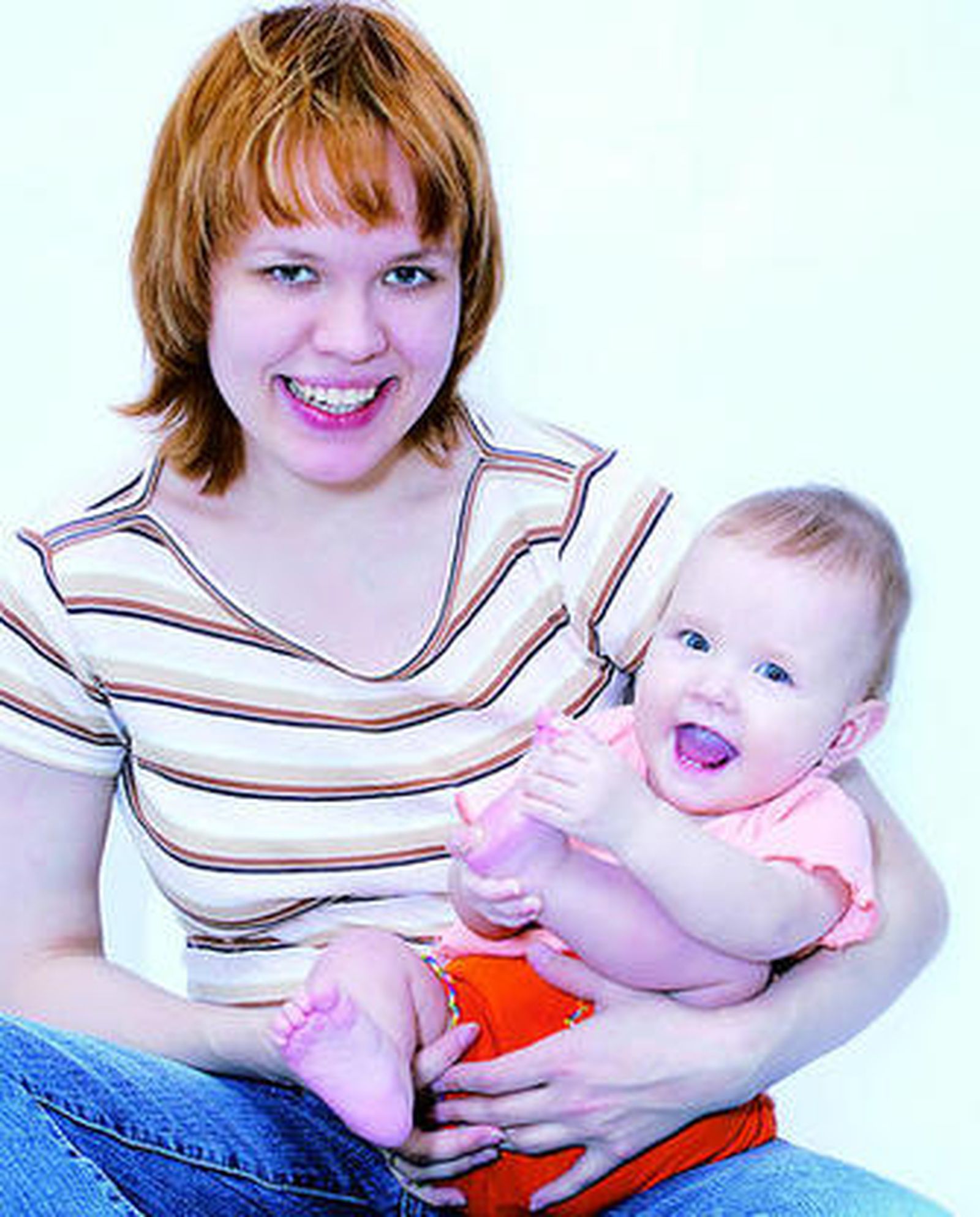 El bebé requiere varias pausas para comer durante la noche.