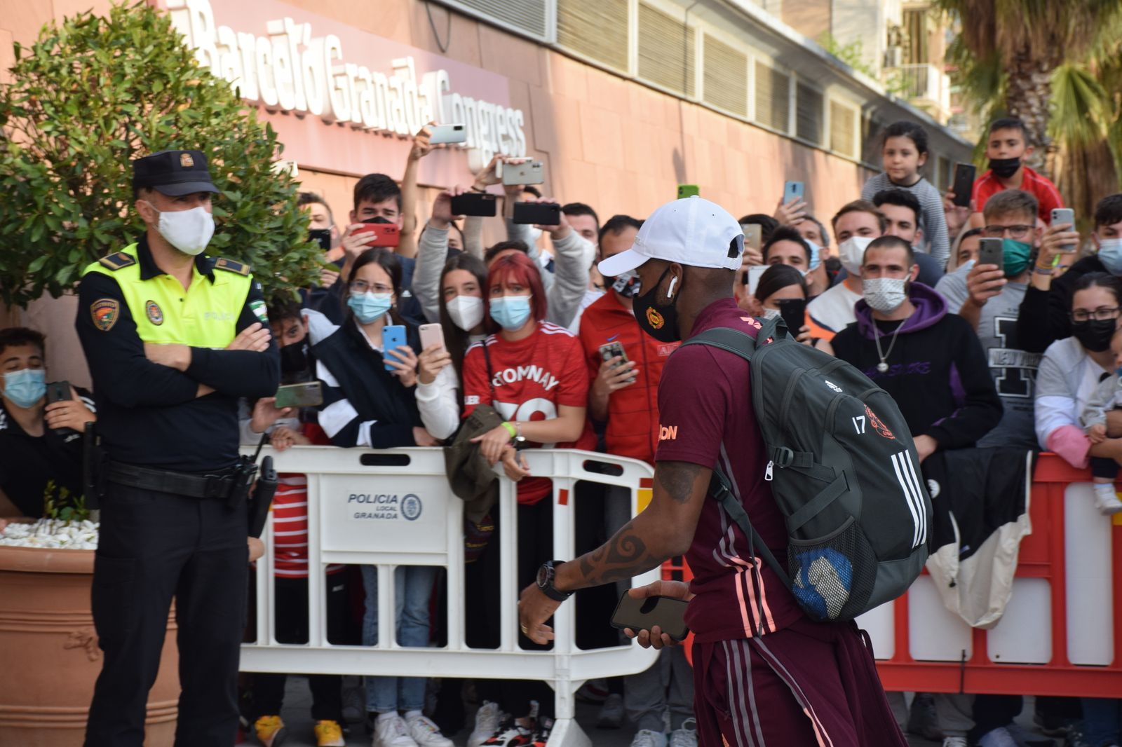 Fotos: así ha sido la llegada del Manchester United a Granada