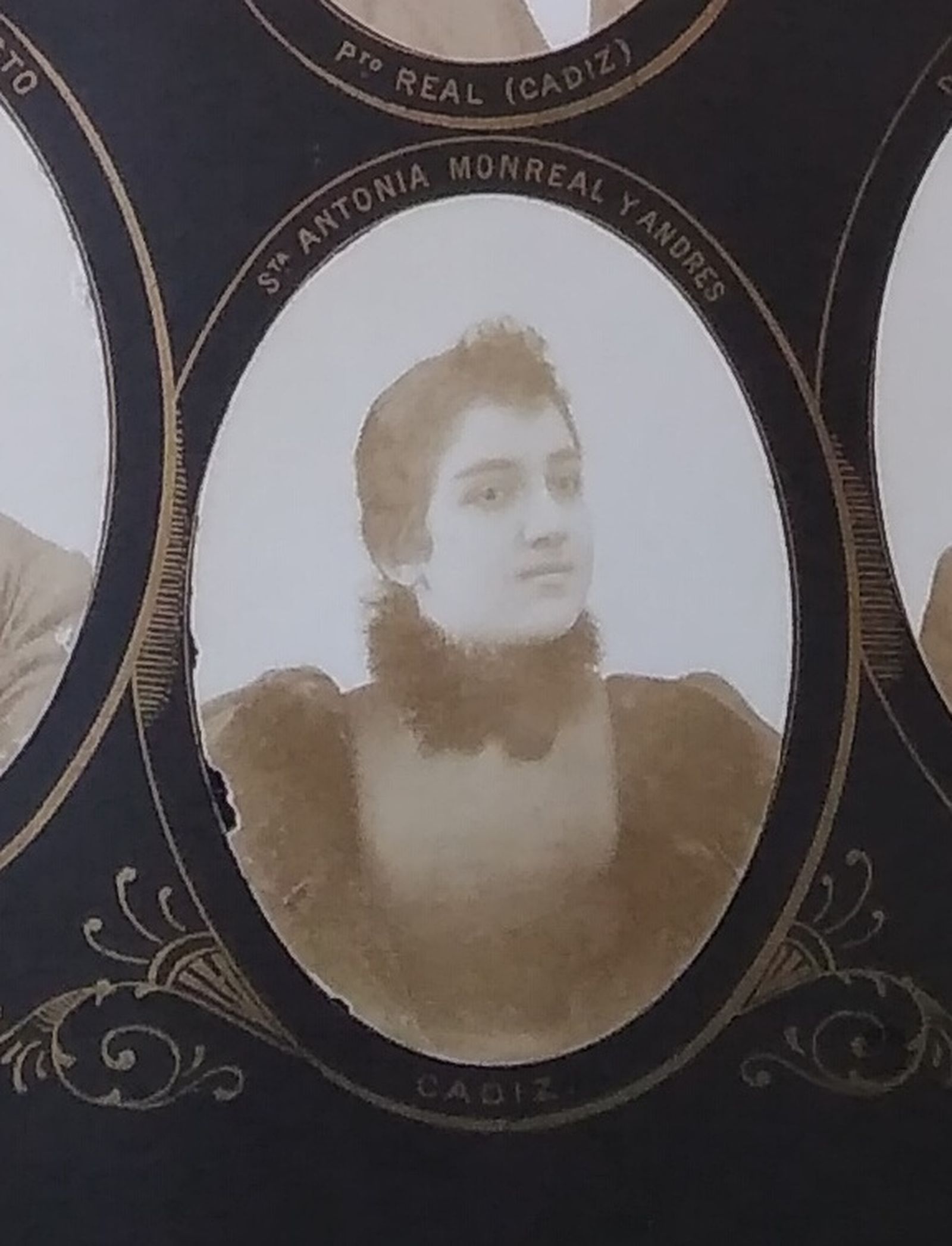 Antonia Monreal y Andrés, en una imagen de su orla de Bachiller.
