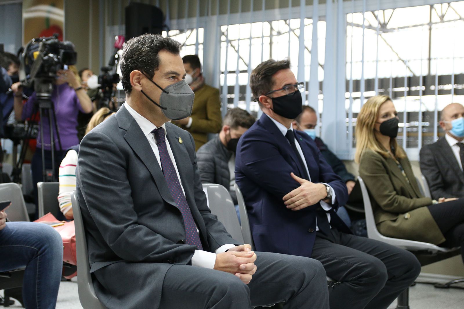 Fotogalería Juanma Moreno visita la cooperativa Murgiverde