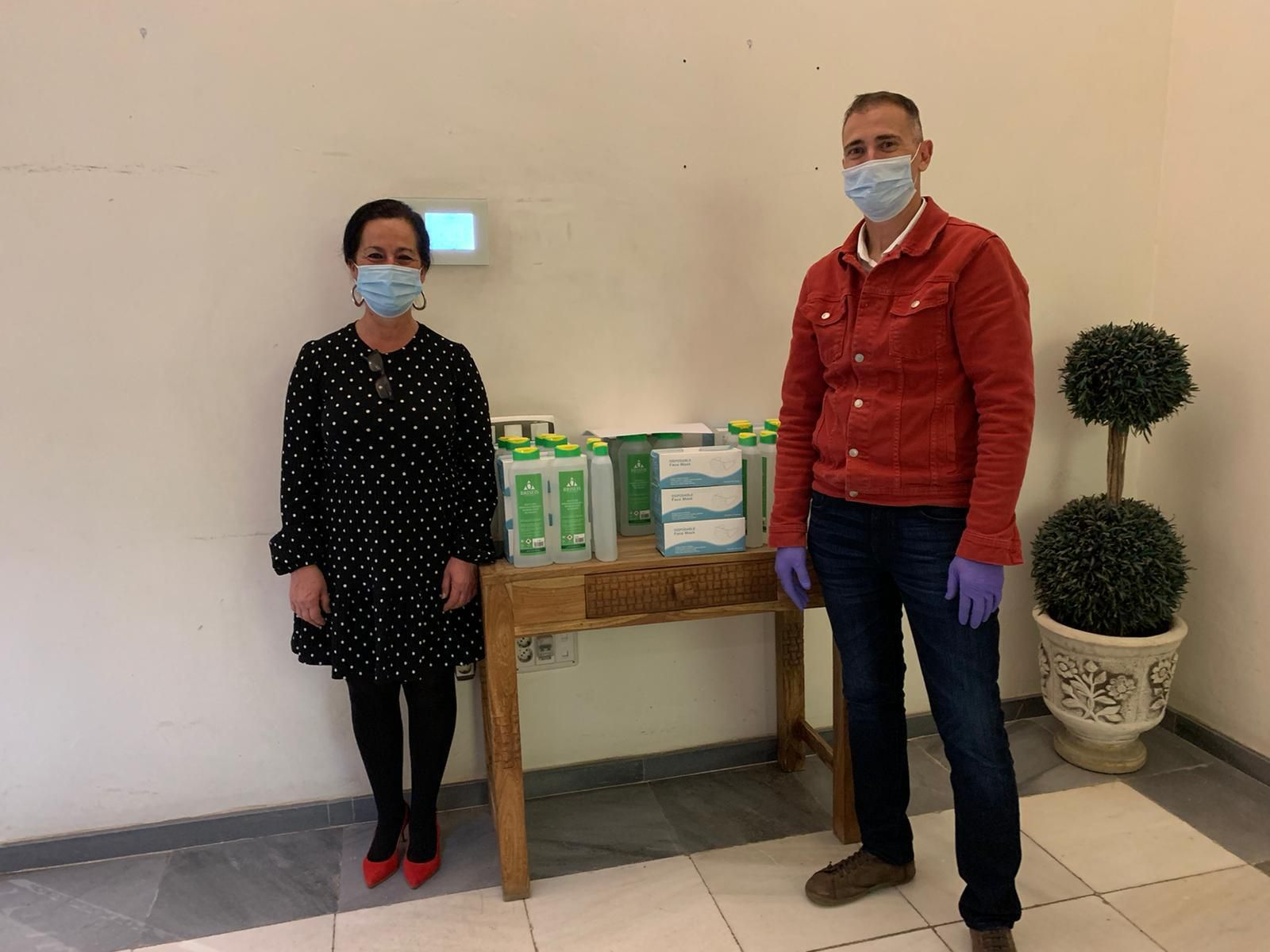 Educación reparte 10.400 mascarillas y 300 geles hidroalcohólicos en los colegios para su apertura