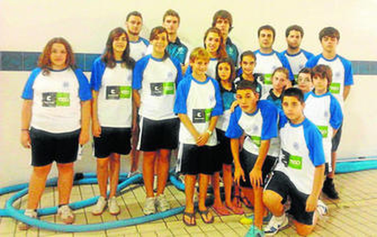 Grupo de nadadores que dan vida al nuevo equipo de la Universidad de Almería.