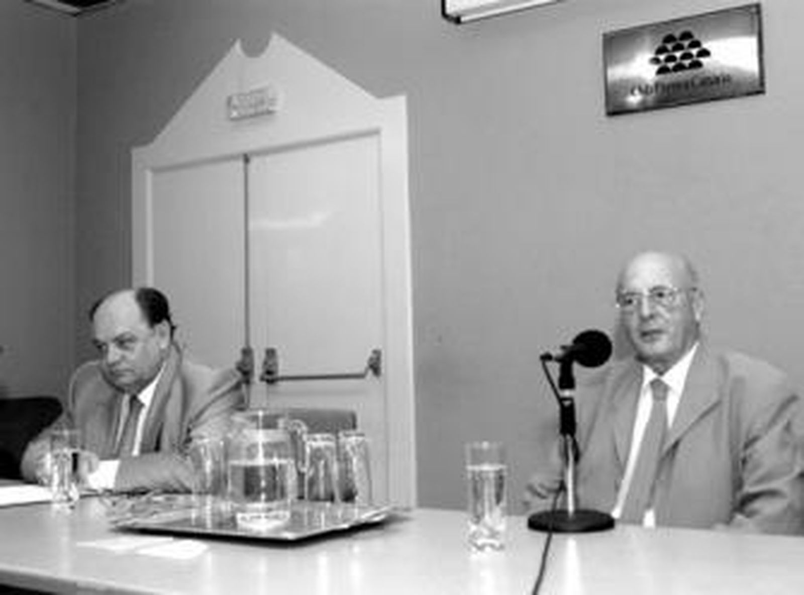 José Mateo, que aparece a la derecha en la imagen, es el presidente del Comité de Apelación.