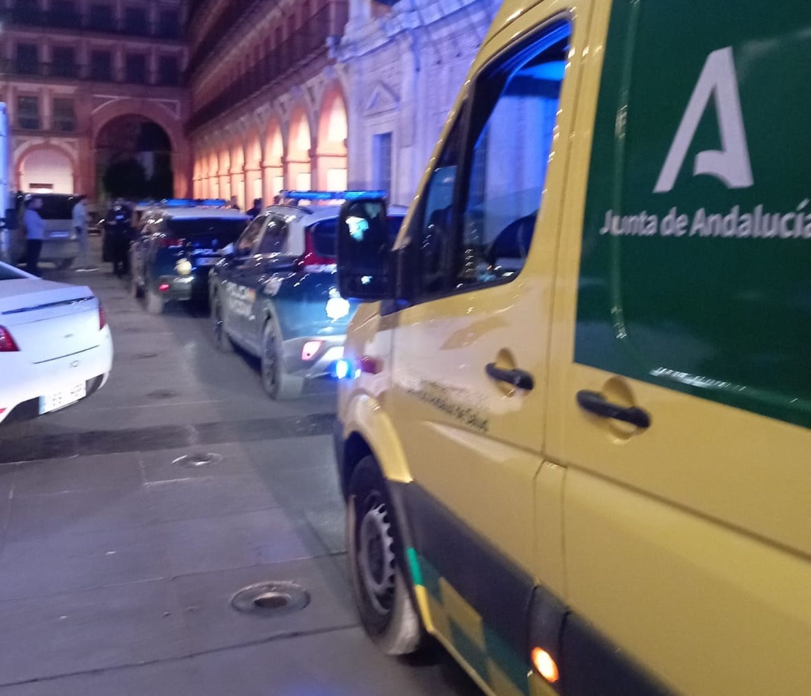 Dispositivo policial y sanitario en La Corredera.