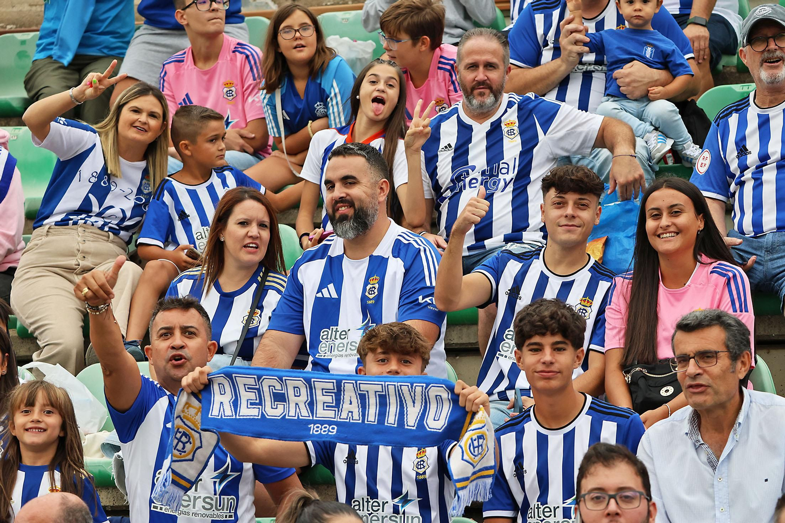Búscate en las gradas del Betis Deportivo-Recreativo de Huelva