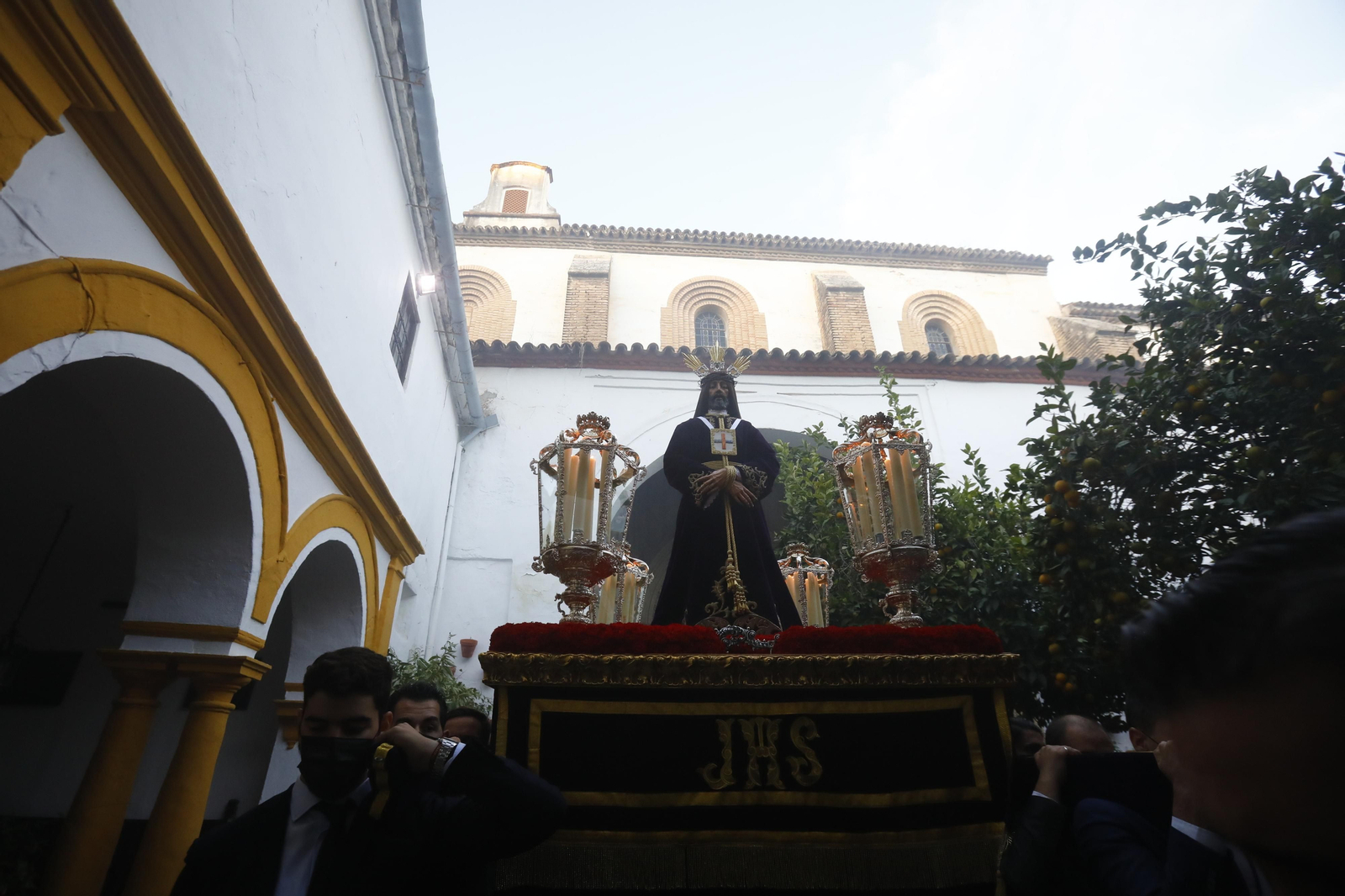 El traslado de Nuestro Padre Jesús Nazareno Rescatado, en imágenes