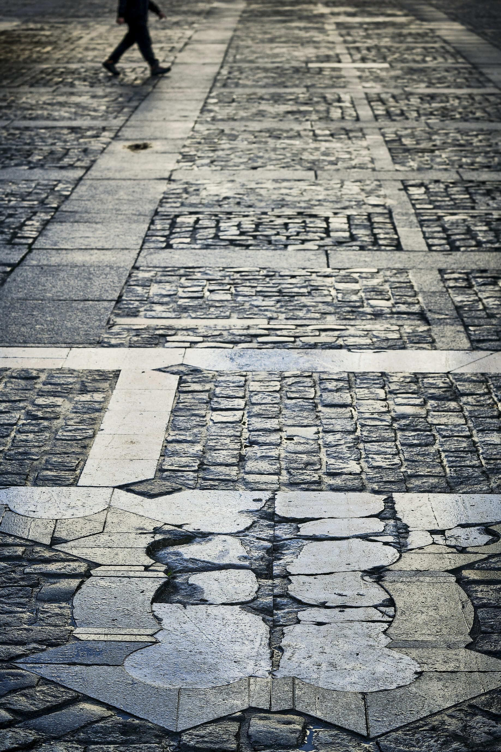 Estado del pavimento en plaza de la Catedral