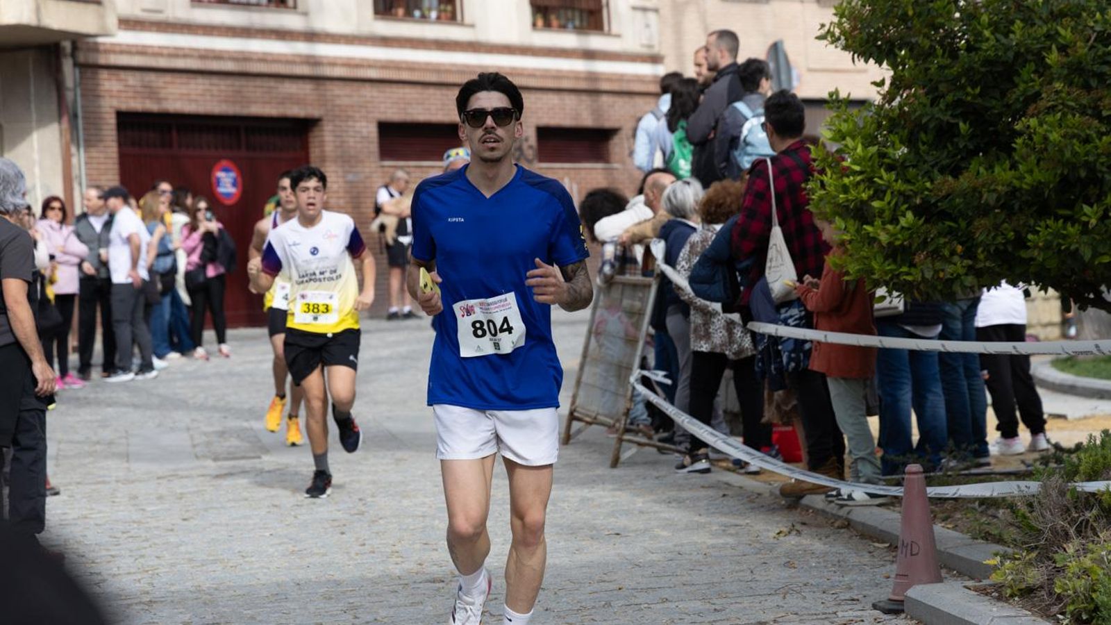 Más de 2.100 participantes corren para promover la salud en Jaén, en imágenes (1)