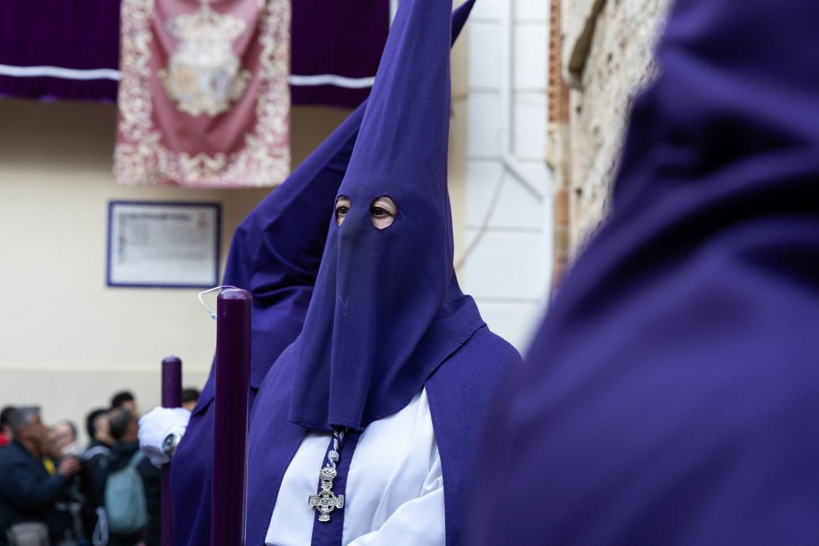 Las cofradías de la Vera Cruz, Expiración y Gran Poder lucen sus cortejos en la calle