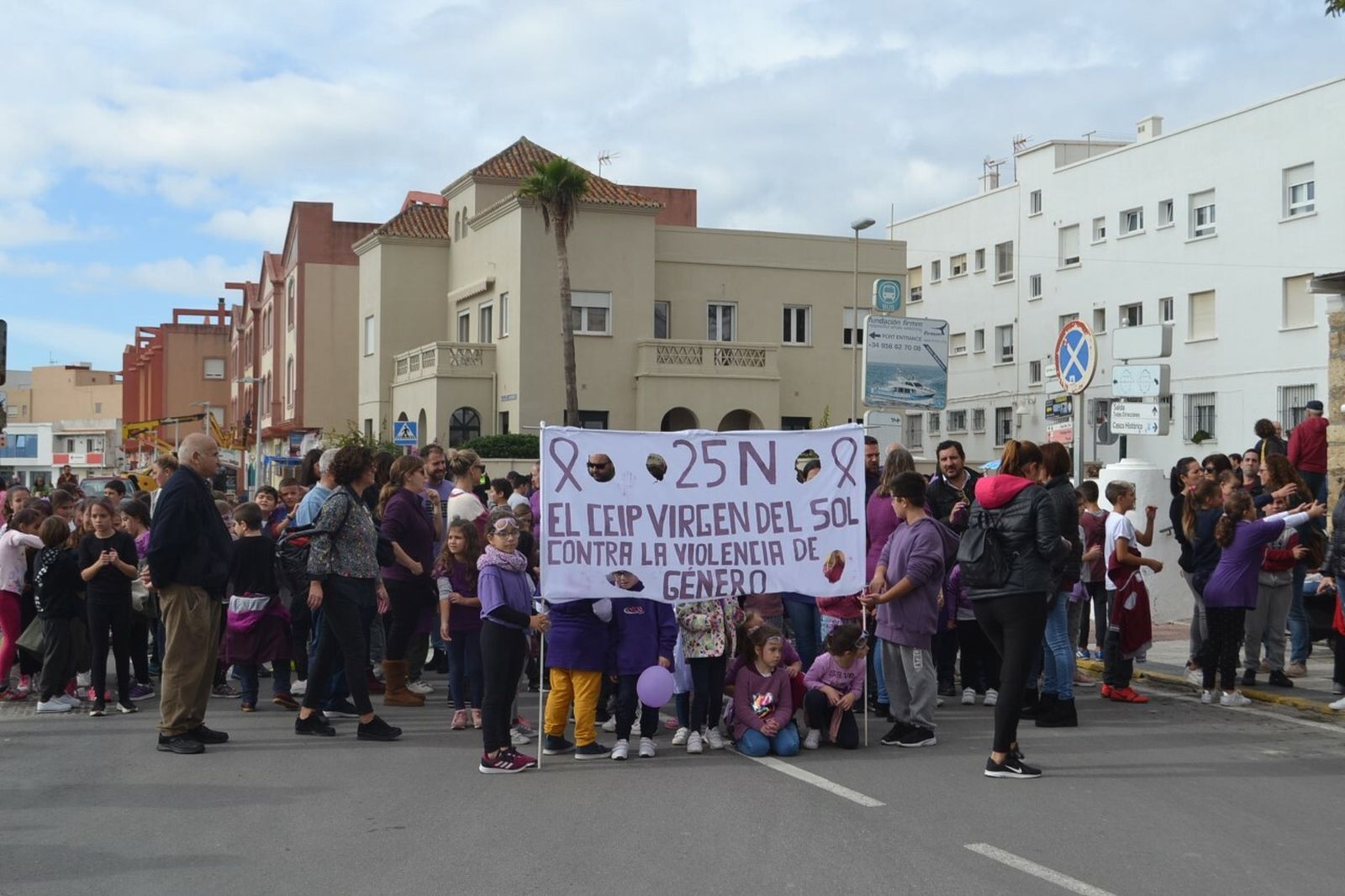 La manifestación tarifeña contra la violencia de género, en la Alameda