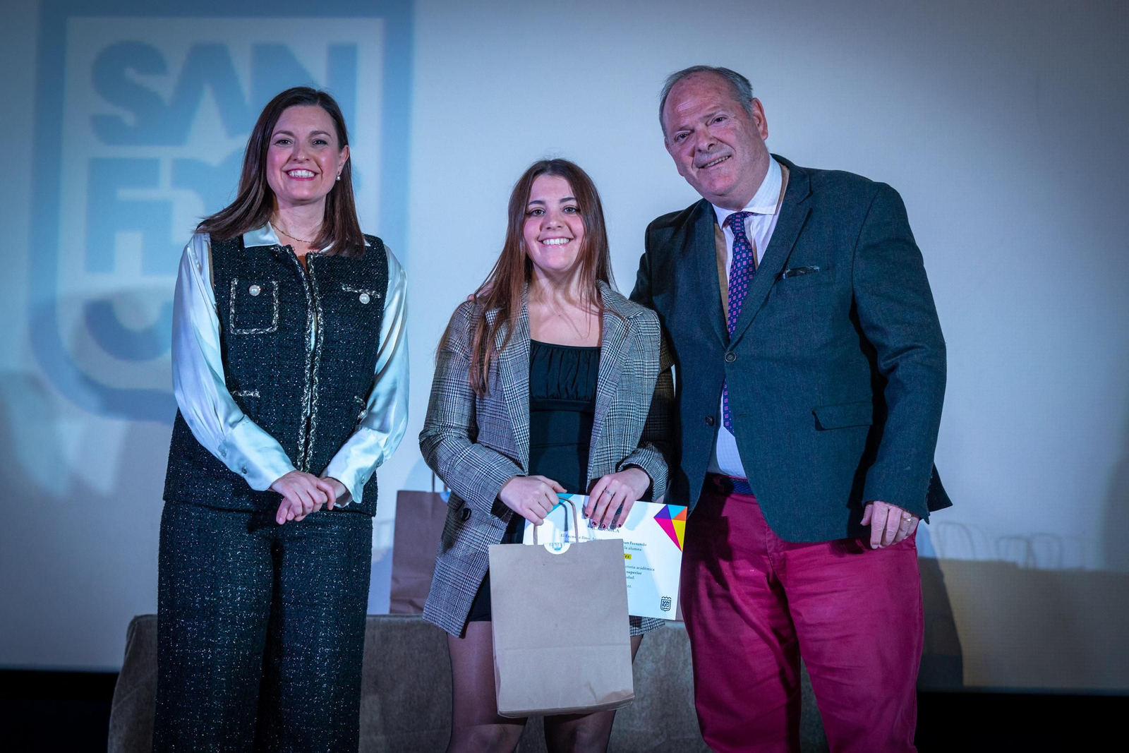 Imágenes de la entrega de premios académicos en San Fernando