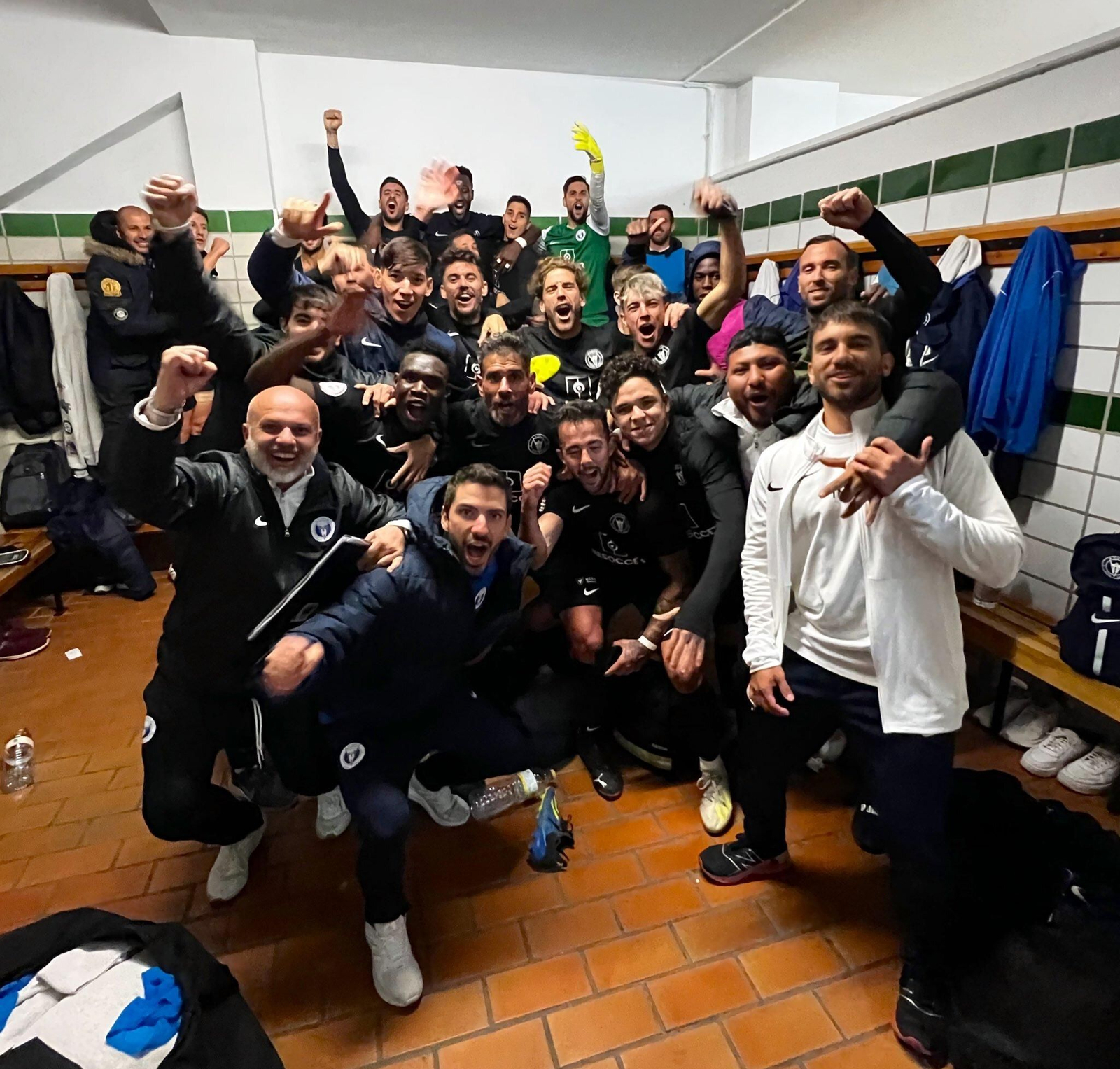 El Palo celebra el resultado.