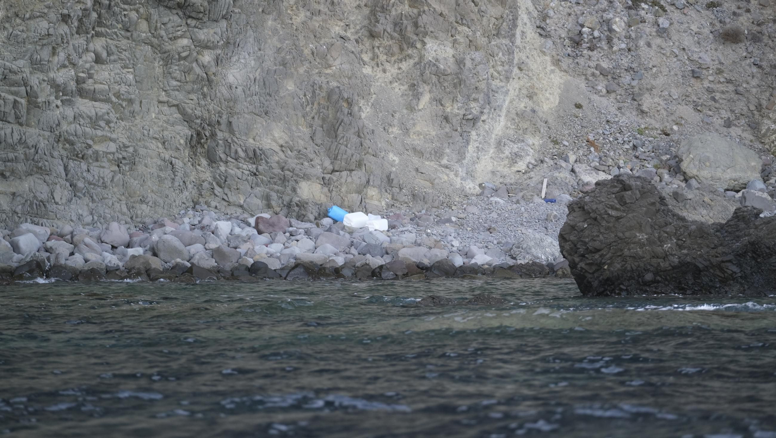 Una jornada con el servicio marítimo de la Policía Local de Níjar, en imágenes