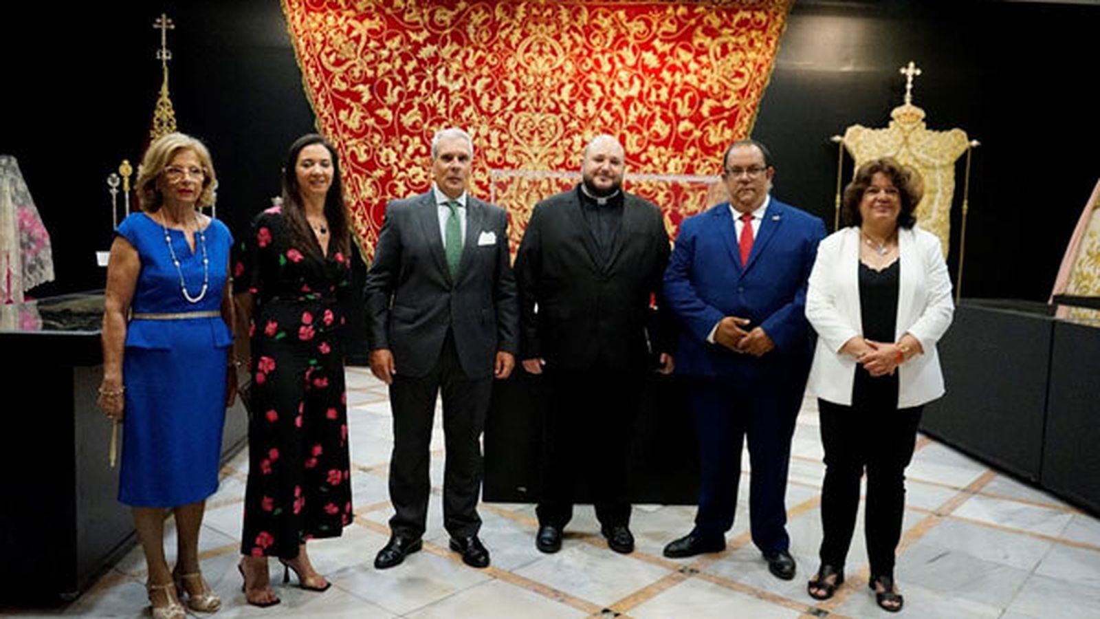 Varios representantes durante el acto de inauguración