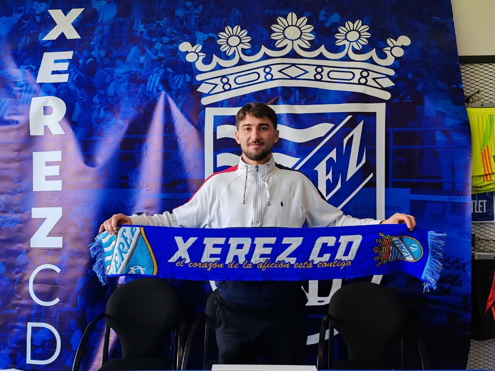 Chuma, en la presentación como nuevo jugador del Xerez CD.