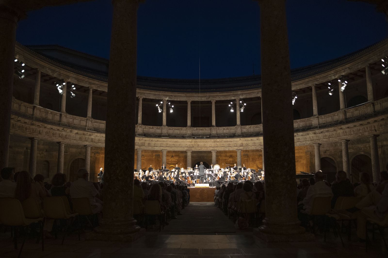 Así ha sido el concierto de la Filarmónica de Luxemburgo en el Palacio de Carlos  V  durante el Festival de Música y Danza de Granada