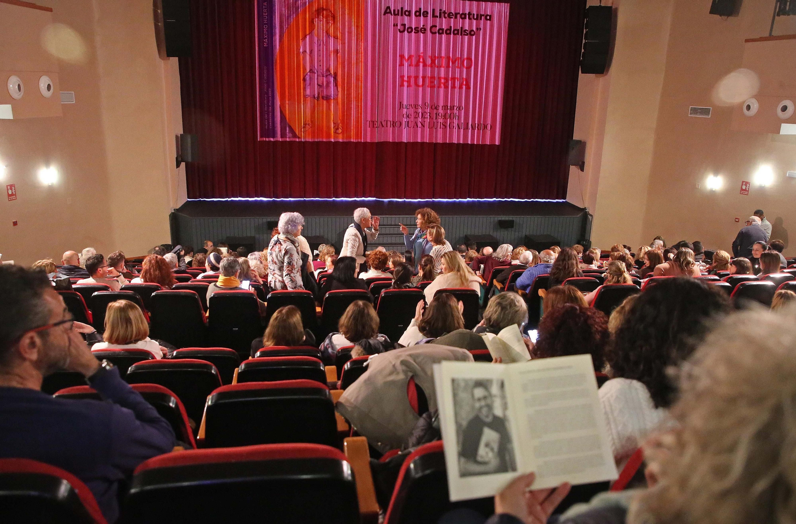 Fotos de Máximo Huertas  en los encuentros literarios del Aula de Literatura José Cadalso de San Roque.