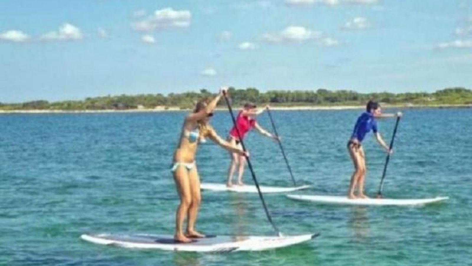 Es recomendable practicar paddle surf con protección solar.