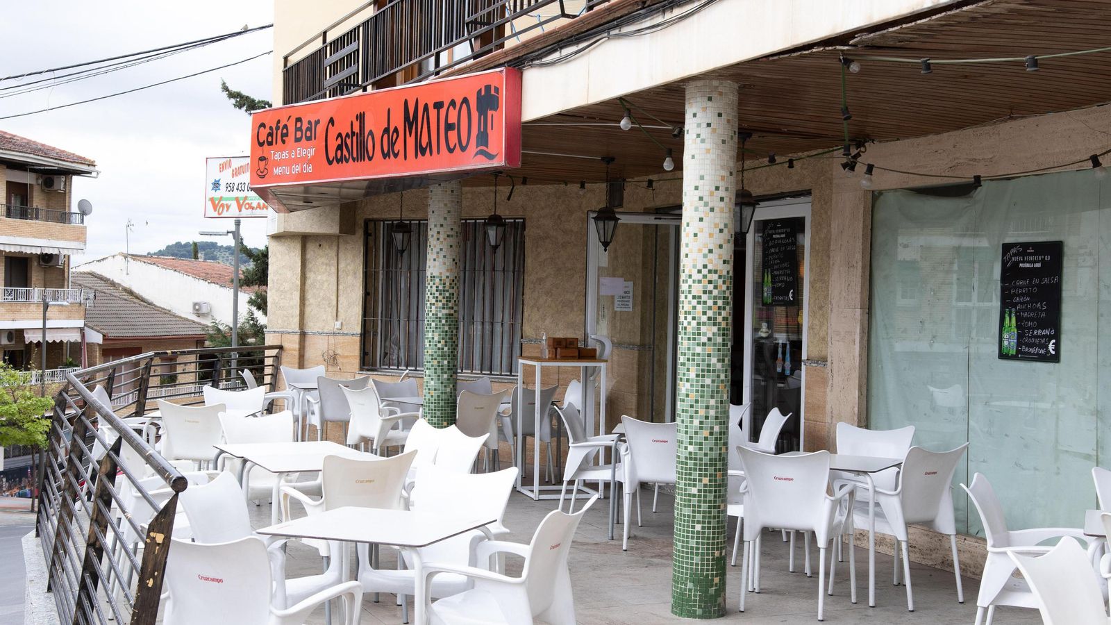Terraza de otro de los establecimientos que cierran a las ocho de la tarde.
